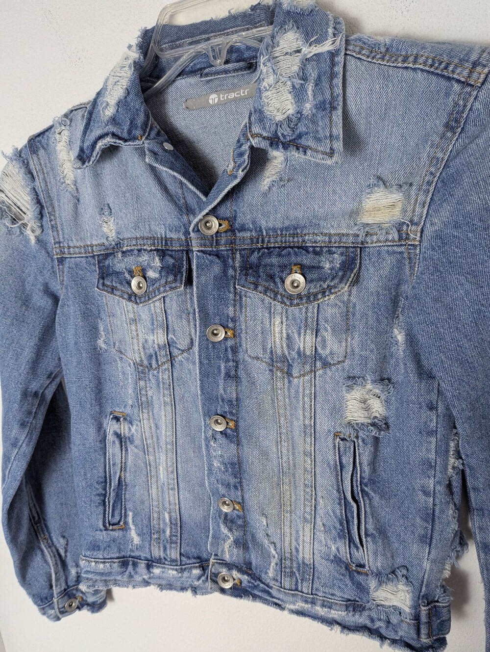 Tractr Women Blue Distressed Blue Denim Crop Jacket Size XS Ripped Festival Euc - Picture 2 of 8